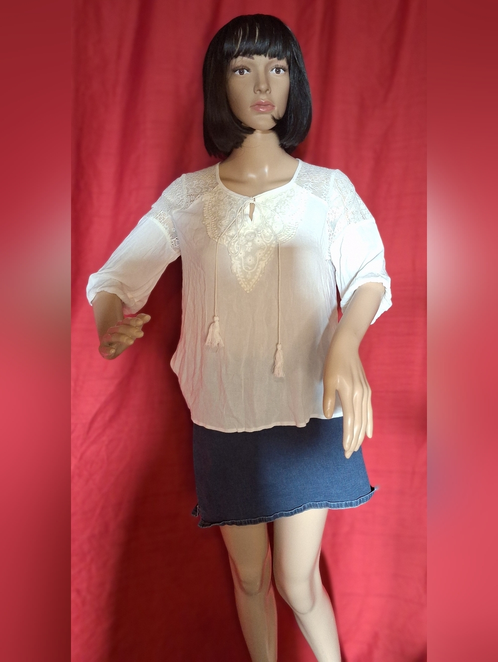 NWT / COLOR OF LOVE / Lace Yoke Tie-Front White Blouse